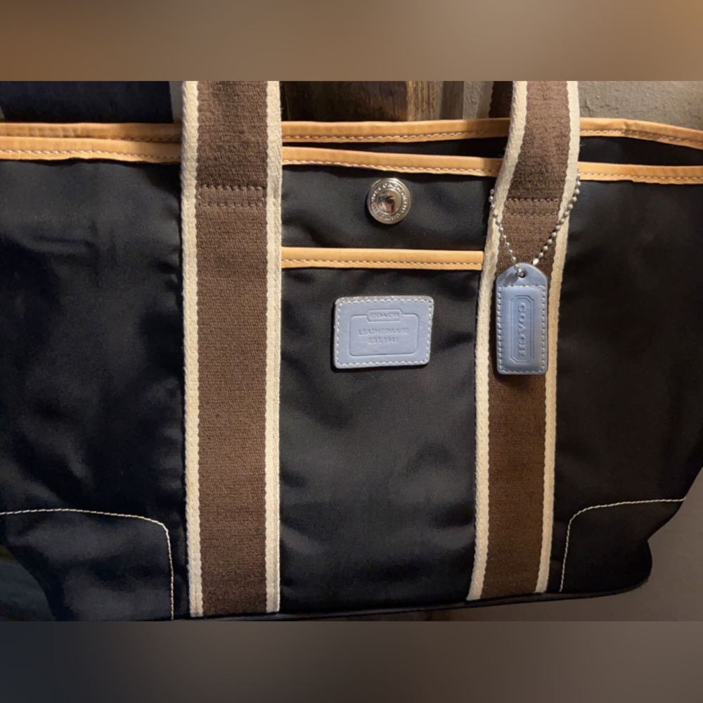 Authentic Coach Hampton Handbag - Picture 6 of 10